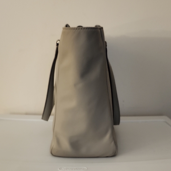 Kate Spade Tote Bag w/Free Kate Spade Earrings - Picture 7 of 16